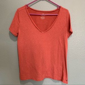 American Eagle Outfitters | Pinkish v-neck side slit tee shirt